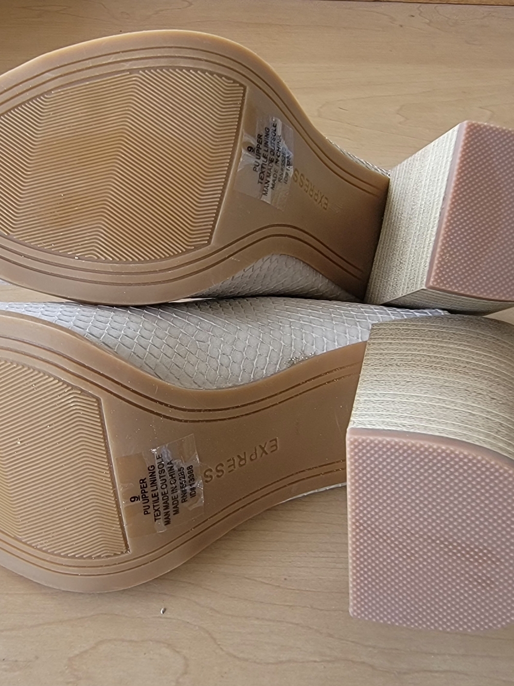 Express Cream Textured Peep-Toe Mule Slides - Picture 6 of 6